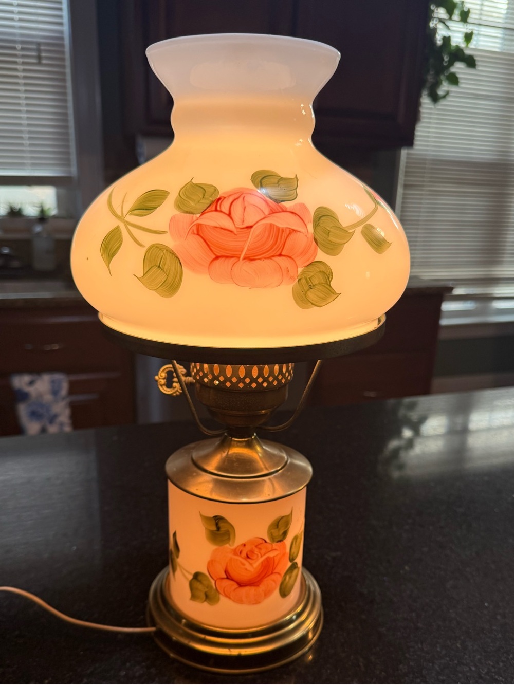 Vintage gone with the wind hurricane parlor lamp